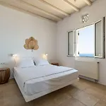 La Chapelle Est & Guest Agios Romanos