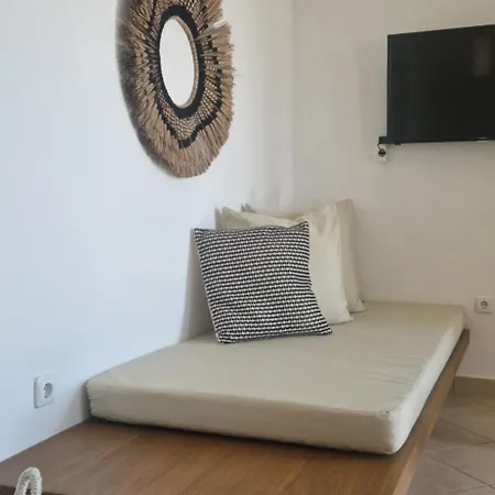 La Chapelle Est & Guest Tatil Evi Agios Romanos