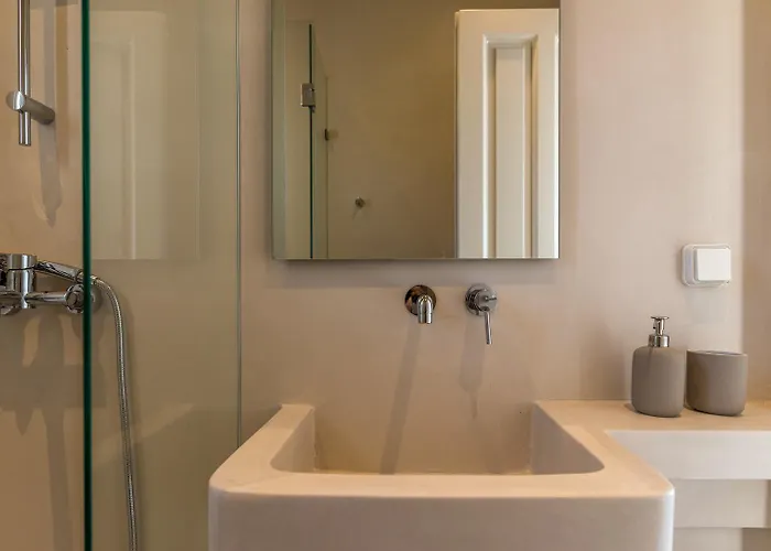 La Chapelle Est & Guest Casa de Férias Agios Romanos