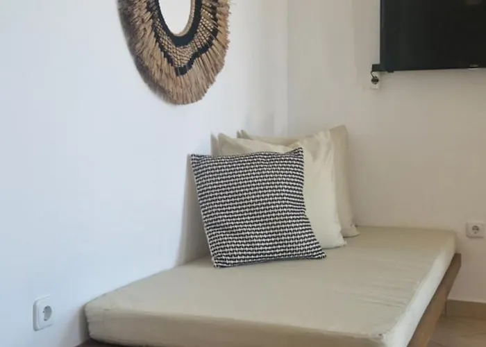 La Chapelle Est & Guest Casa de Férias Agios Romanos