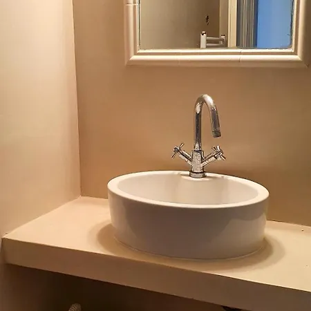 La Chapelle Est & Guest Feriehus Agios Romanos