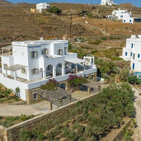 La Chapelle Ouest & Guest Agios Romanos