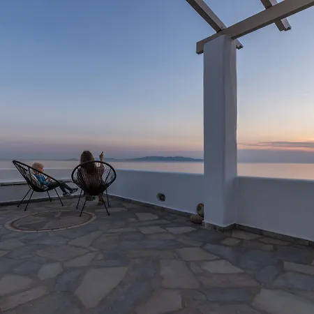 La Chapelle Ouest & Guest Agios Romanos