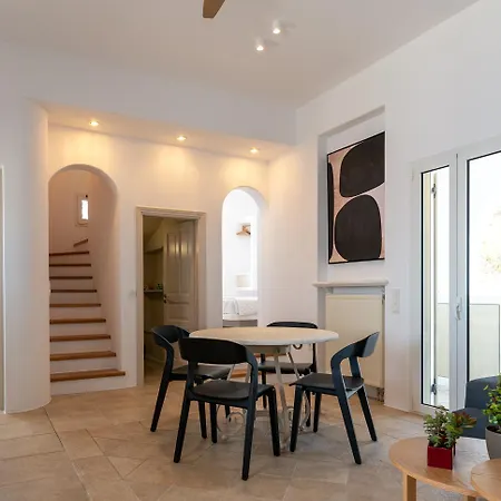 La Chapelle Ouest & Guest Holiday home Agios Romanos