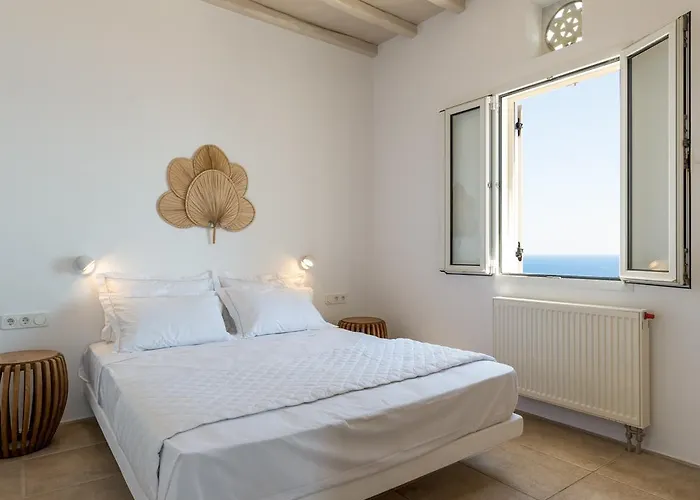 La Chapelle Est & Guest Agios Romanos