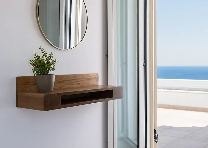 La Chapelle Est & Guest Agios Romanos